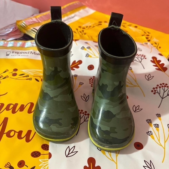 OLD navy rain boots - Picture 1 of 6